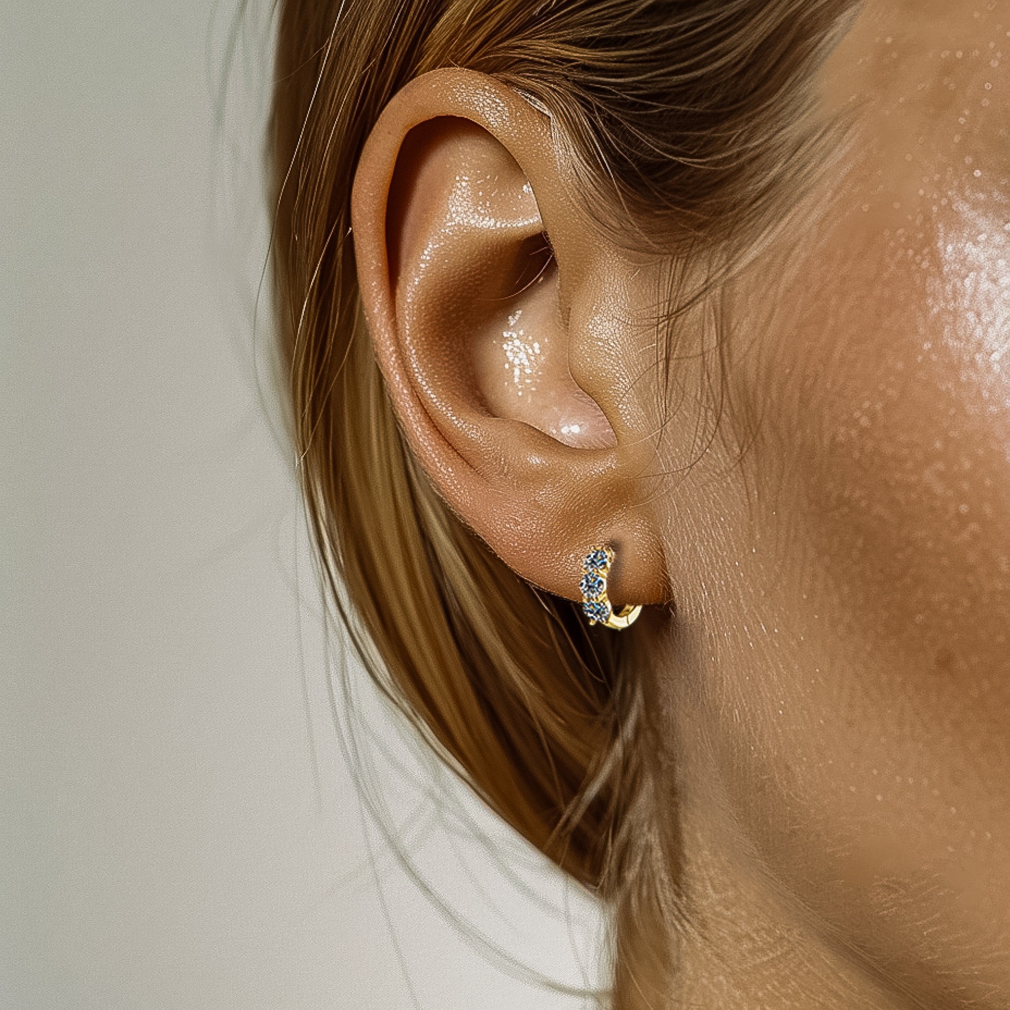 Arché Huggie Earrings